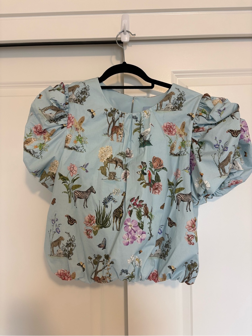 ANTONIO MELANI Light Blue Puff-Sleeve Top with Floral & Safari Print